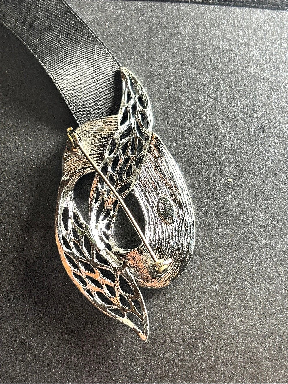 Vintage Celebrity NY Signed Silver Tone Ribbon Knot Filigree Brooch Pin 2-3/4” - Picture 2 of 3